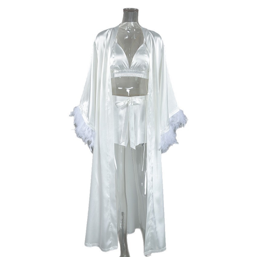 Trzyczęściowy szlafrok z piórk – Bathrobe recenzja i cena